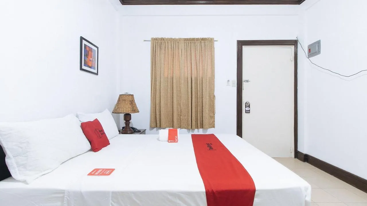 Reddoorz @ Marifa Hotel Angeles Pampanga 2*,